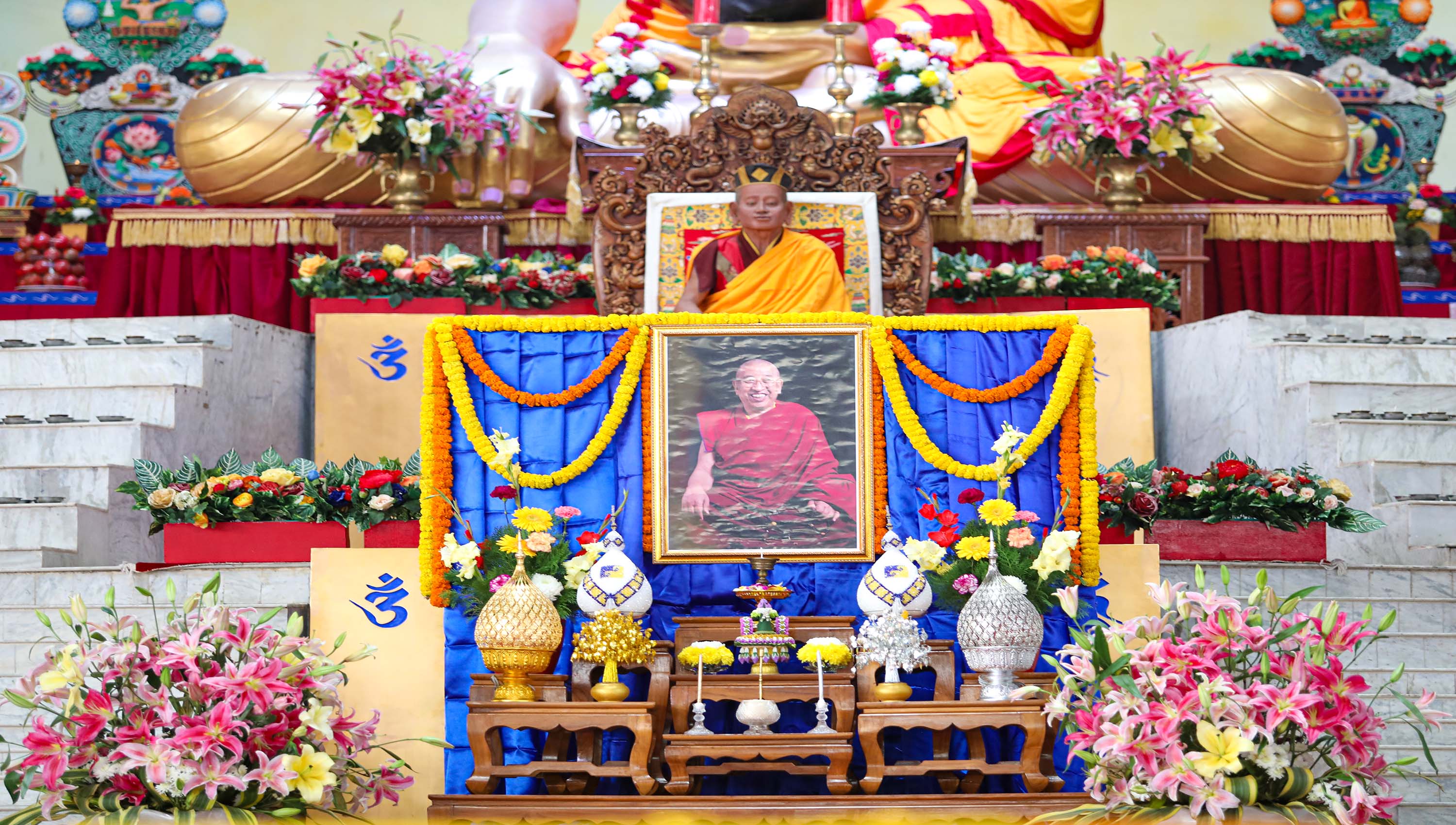 ཞི་བར་གཤེགས་པ་༧སྐྱབས་རྗེ་ཡོངས་འཛིན་མཁན་ཆེན་ཁྲ་འགུ་རིན་པོ་ཆེའི་དགོངས་རྫོགས་མཆོད་འབུལ།